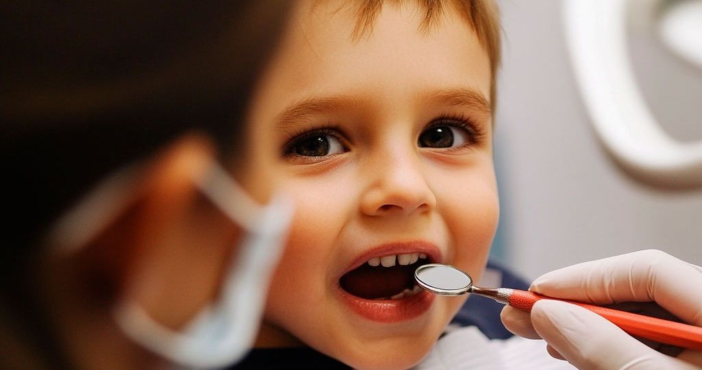 Cómo cuidar los dientes de los más pequeños